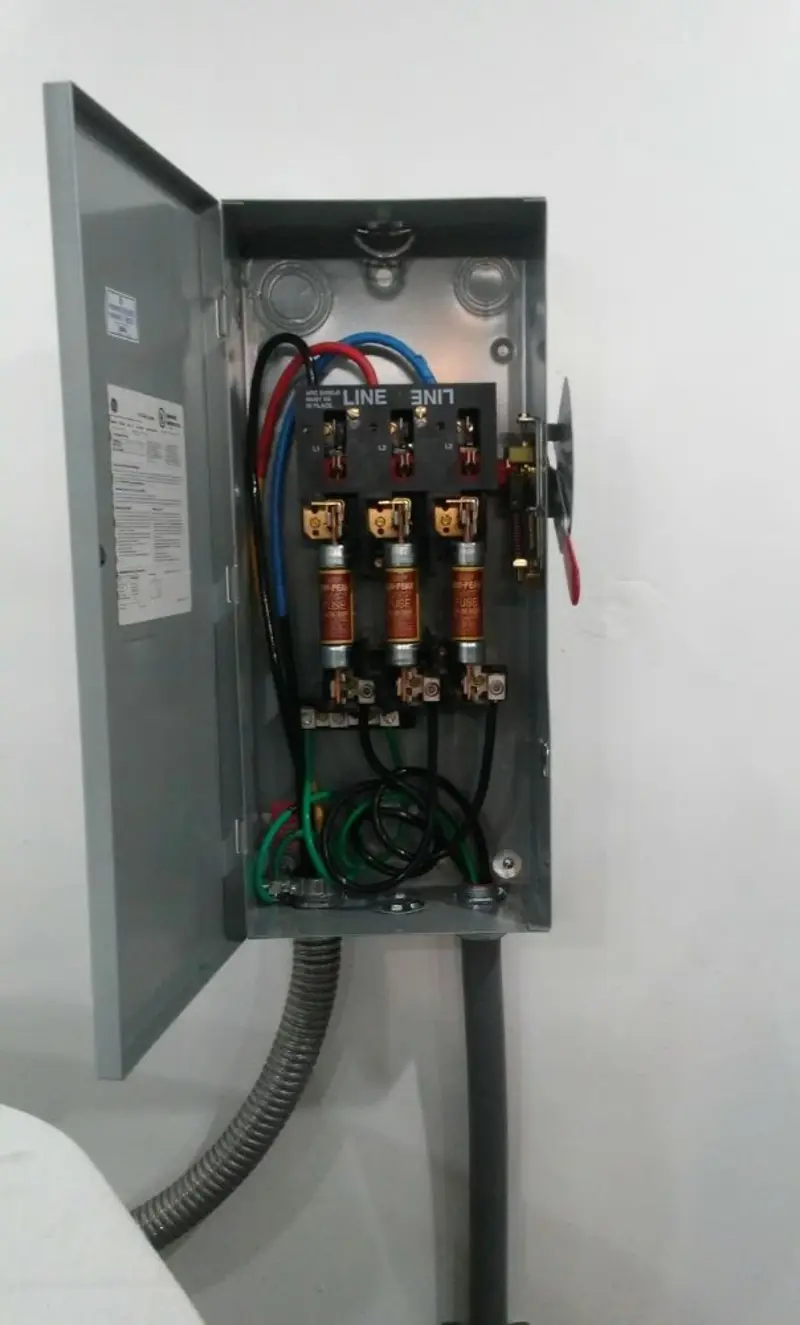 Three-phase disconnect switch installed for Smoke Detector Installation in Shelton